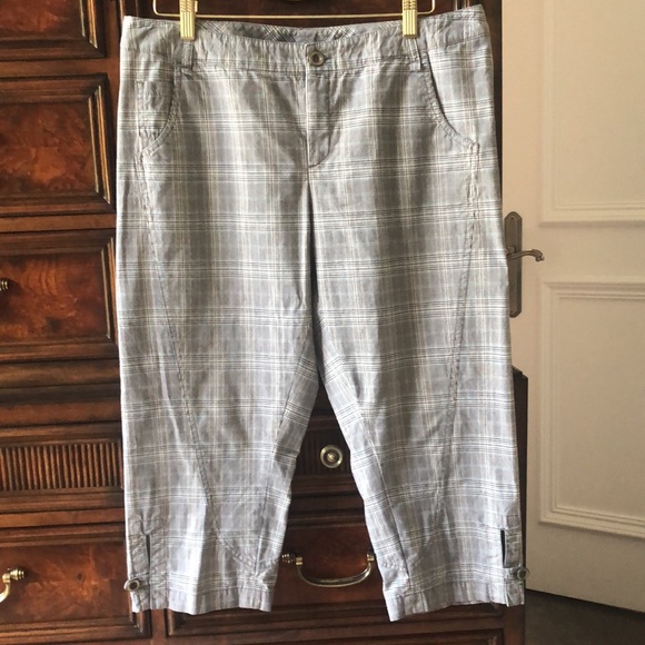 2 piece summer suite with pants above the ankle.  98% cotton. 2% elastomer. - Picture 2 of 5